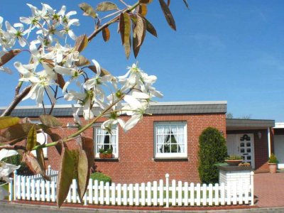 Charmantes Ferienhaus mit Garage in Dornum