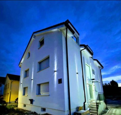 Neues Einfamilienhaus (Doppelhaushälfte) mit 6 Zimmern in Stutensee