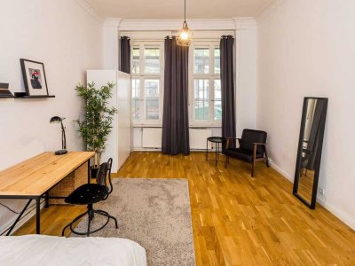 Stilvolle Altbauwohnung zwischen Reuterkiez und Landwehrkanal mit Gartenanteil