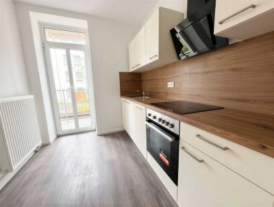 ** 1. Monat Kaltmietfrei ! ** Mit Balkon und inklusive neuer Einbauküche!