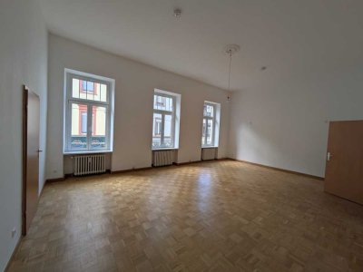 Großzügige renov. 6-Zi.-Altbau-Whg., KA, City