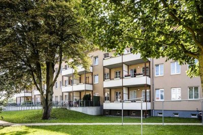 Zentral und bahnhofsnah wohnen: 2-Zimmer-Wohnung mit Balkon