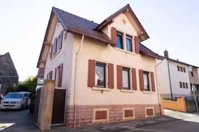 Wachenheim - Vermietetes Einfamilienhaus mit Scheune und Garten!