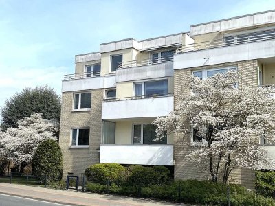 Waldheim! Penthouse Feeling, helle und großzügige 2 Zimmerwohnung mit 3 Ballkonen und Garage...