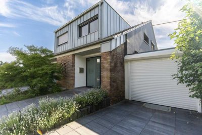 Exklusive Maisonettewohnung mit Haus-im-Haus-Charakter, Garten, Dachloggia, Garage in Pfaffendorf