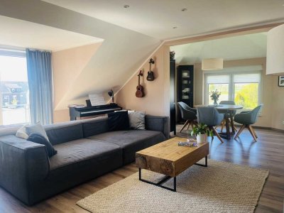 Haus-Alternative: 3-Z-Wohnung + Dachstudio + neues Bad + Garage