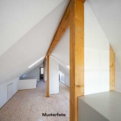 2-Zimmer-Wohnung unterm Dach