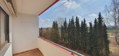 ... modernisierte 3-Zi-Wohnung mit Balkon + Lift und unverbauter Aussicht nach Süden ...