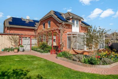 Stilvoll modernisiertes Wohnhaus mit flexibler Nutzung und Weitblick ins Grüne