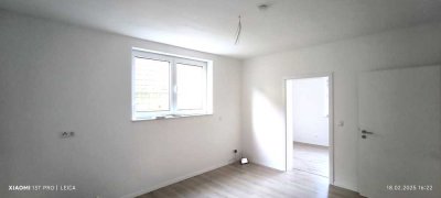 Moderne, helle 2-Zimmer- Souterrainwohnung in Kernstadt-Weiterstadt mit große Fenster