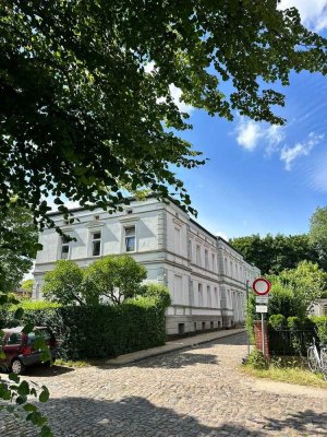 Maritime 3-Zimmer-Altbauwohnung mit direkter Wasserlage, Strandnähe & Charme in Kiel-Friedrichsort