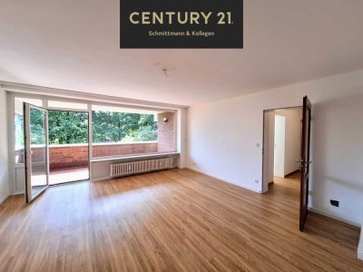 Uninähe! Helle Etagenwohnung mit großzügigem Balkon