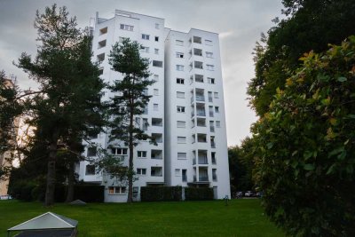 Komfortable Etagenwohnung mit Aufzug und Tiefgaragenstellplatz