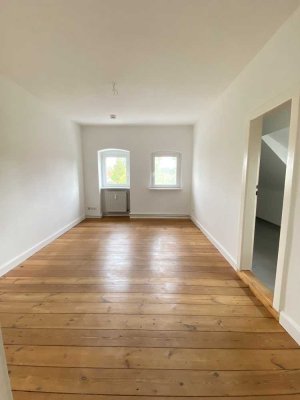 Niedliche 2-Zimmer Wohnung mit Einbauküche und Wannenbad - Ideal für Singles!