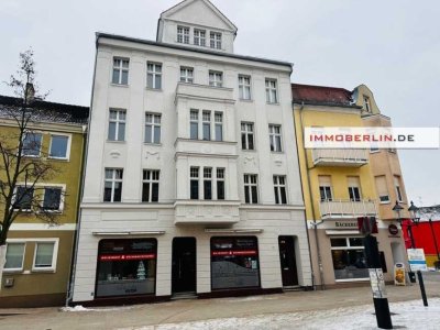 IMMOBERLIN.DE - Toplage im Stadtzentrum: Exzellente Altbauwohnung mit generösem Grundriss & Balkon