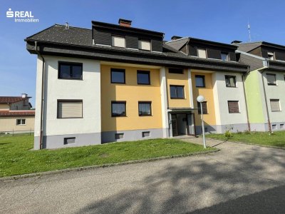Gemütliche und gepflegte Eigentumswohnung mit intelligenter Raumaufteilung im Erdgeschoss mit Carport und Garten