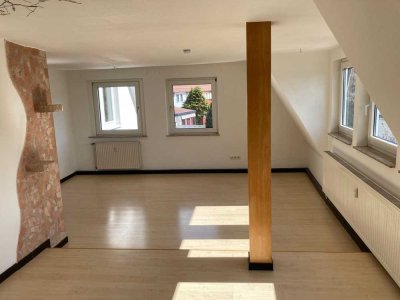 Helle 4-Zimmer OG-Wohnung mit  Einbauküche in Klein Hehlen