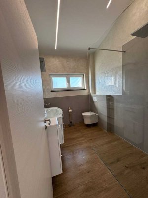 Hochwertige, moderne Dachgeschosswohnung mit Design-Charakter