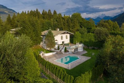 Anwesen auf großem Grund mit Pool am Schwarzsee (06596)