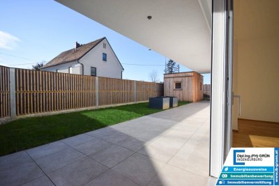 Exklusive neuwertige Gartenwohnung mit Luxusküche, Doppelgarage und 205m² Eigengarten