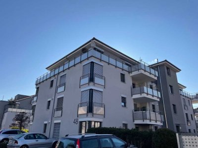 Neuwertiges Penthouse mit sehr hochwertigen Details, umlaufender Dachterrasse , Aufzug und 2 x TG
