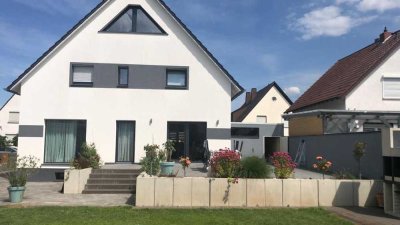 Neuwertiges Haus mit sechs Zimmern und EBK in Bobenheim-Roxheim