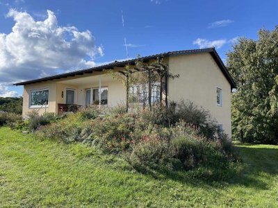 Gemütlicher Bungalow mit Einliegerwohnung in idyllischer Lage von Ihrlerstein