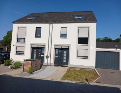 Moderne Doppelhaushälfte in bevorzugter Lage von Brüggen