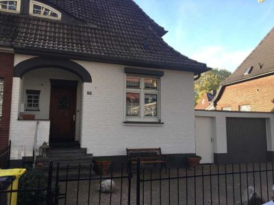 2,5 Zimmer-DHH mit EBK u. Kamin / Nähe Henkel