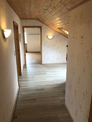 Schöne und gepflegte 2-Zimmer-Dachgeschosswohnung in Vinningen