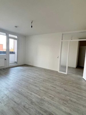 Perfekt um sofort einzuziehen: Frisch renovierte 2,5 Zimmer Wohnung in bester Lage