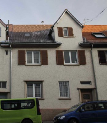 Charmantes Reihenhaus mit 7 Zimmern und 2 TG-stellplätzen in Stuttgart-Bad Cannstatt, Privatverkauf