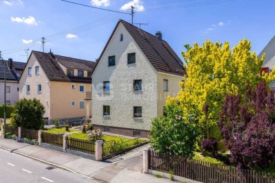 Großzügiges Zweifamilienhaus mit idealen Erweiterungsmöglichkeiten