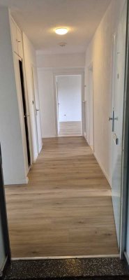 Helle Wohnung zentral Balkon 540 € - 81 m² - 4.0 Zi.