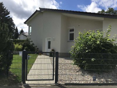110 qm,  4 Zimmerwohnung, Terrasse, Gartennutzung (ca. 400 qm), Einstellplatz für ein Auto