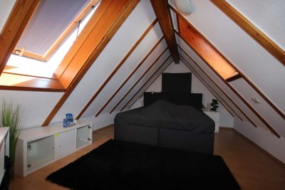 Geschmackvolle Maisonette-Wohnung mit zwei Zimmern, Balkon und Einbauküche in Kemnat