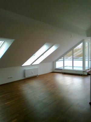 Moderne 3-Zimmer-Dachgeschoss-Wohnung mit Terrasse in Hannover-Wettbergen