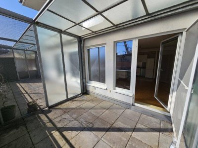 Helle, ruhige Wohnung mit großer Terrasse, 7 Min zur U-Bahn, perfekte Fahrrad und Autoanbindung, Garage optional