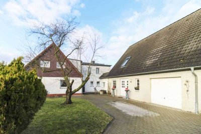 Viel Platz und Potential: Paket aus 2 Einfamilienhäusern mit Garten und Garage in Stralsund
