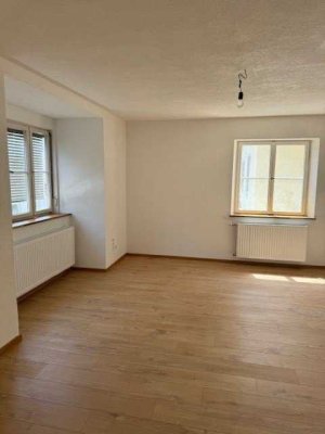 3-Zimmer-Wohnung mit großer Terrasse, Garage und Kellerraum