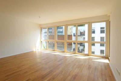 Großzügige 3-Zimmerwohnung mit Balkon und 2 Bädern in ruhiger Seitenstraße!