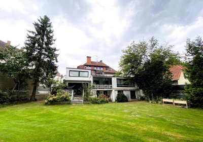 Unternehmer-Villa mit 3 Wohneinheiten und Traumgarten in Enger