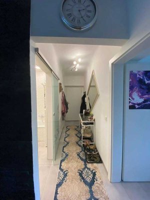 Stilvolle, vollständig renovierte 2-Zimmer-Wohnung mit Balkon und Einbauküche in Kerpen