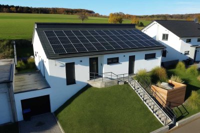 Exklusiver & hochwertiger Neubau in Feldrandlage!