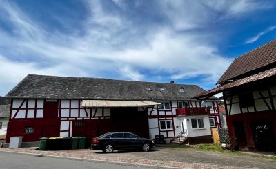 Investieren oder selbst einziehen – Charmantes Fachwerkhaus mit Scheune und Balkon