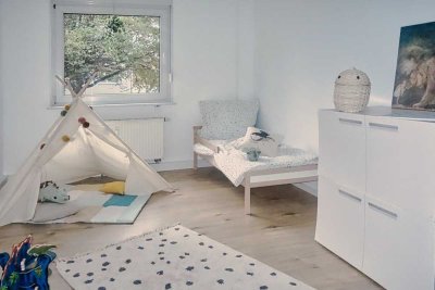 Grevenbroich-Südstadt: Hochwertig kernsanierte 3-ZKB Hochparterrewohnung mit Balkon