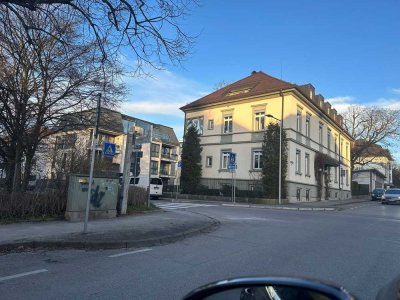 Möblierte, lichtdurchflutete Maisonette mit Loggia