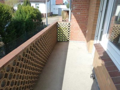 3 Zimmer EG Wohnung mit Balkon und Küche  - bitte Text lesen!
