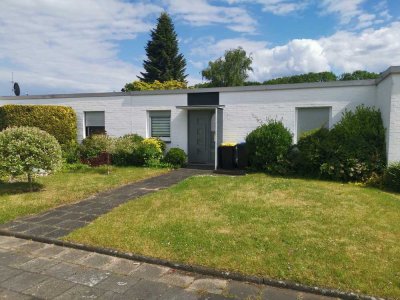 Renovierter Bungalow in ruhiger, unverbaubarer Grünlage mit separater Garage in Hausnähe