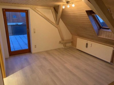 Praktisch geschnittene 2-Zi-DG-Wohnung mit riesigem 30 qm Sonnenbalkon und EBK in Karlshuld